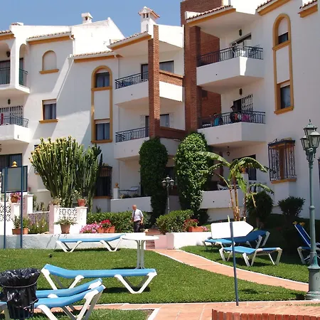 Crown Club La Riviera Apartahotel